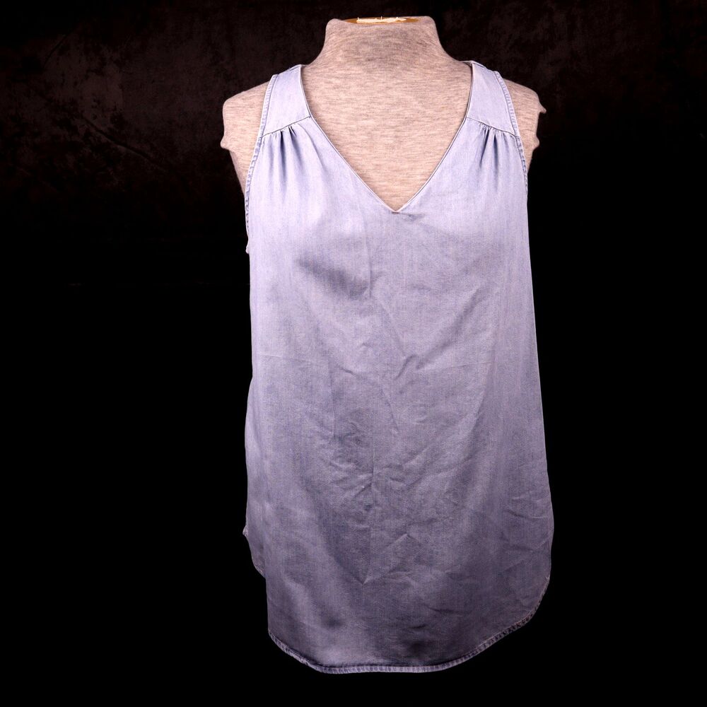 Old Navy Sleeveless Shirt Light Blue Cotton Blend Size Medium Chambray Keyhole